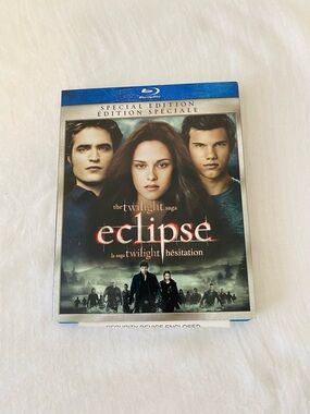 The Twilight Saga: Eclipse Blu-ray - Blue & Black Cover, FREE with Purchase! 🛍️🤩
